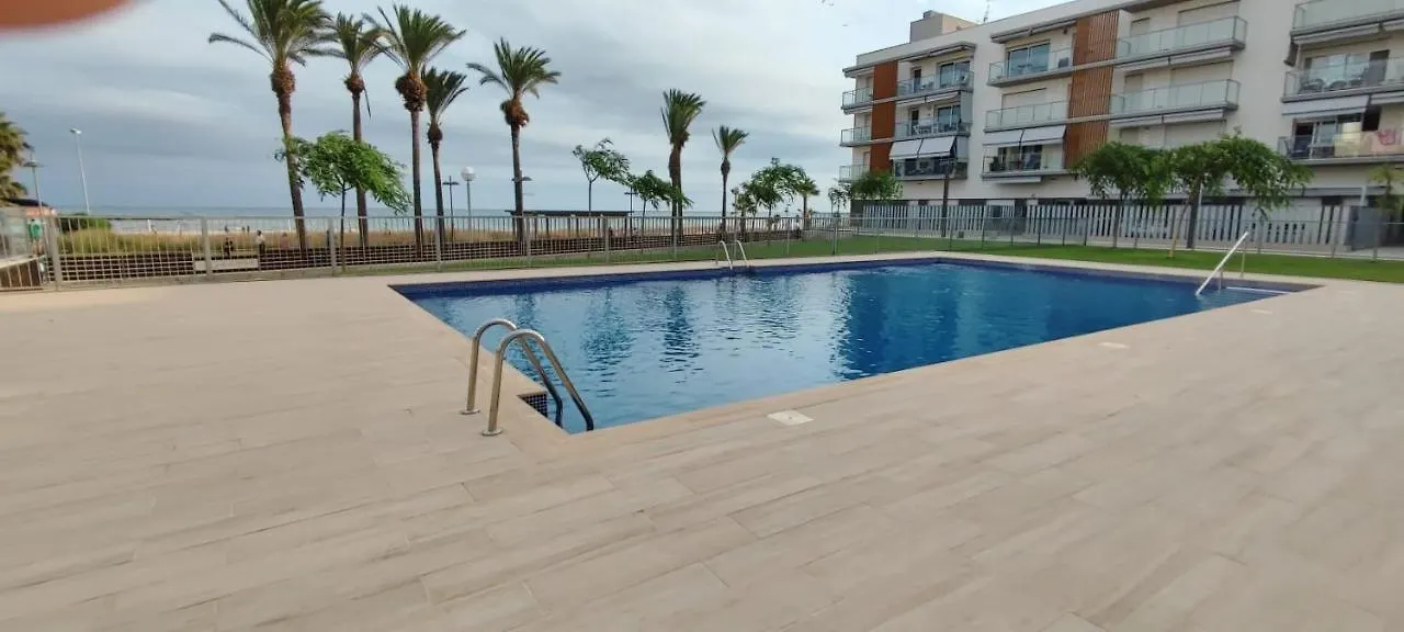 Apartamento En Primera Linea De Mar Con Piscina Apartment Cubelles Spain