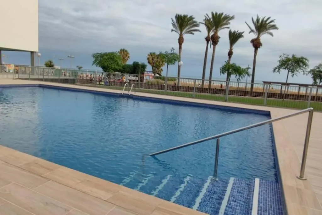 Apartamento En Primera Linea De Mar Con Piscina Apartment Cubelles Spain
